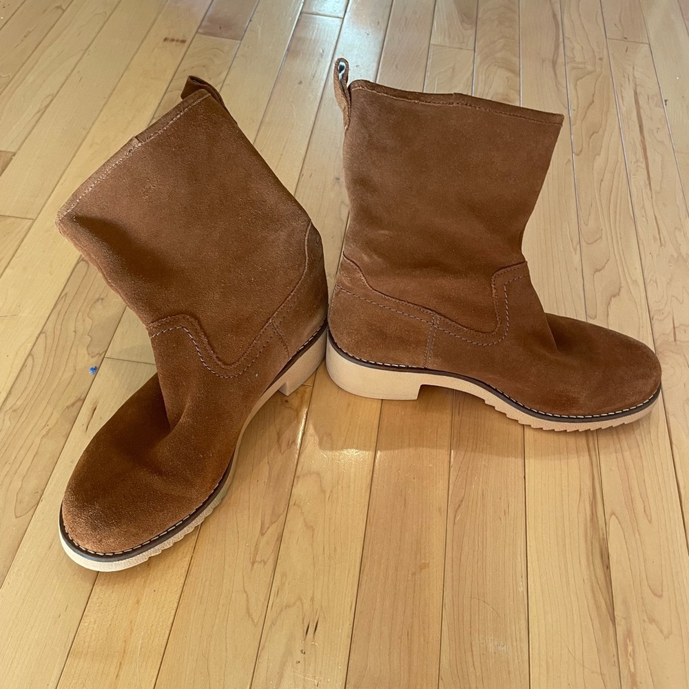 Clarks Suede Boots Size 8.5